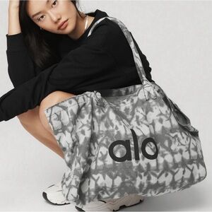 Alo Yoga Iconic Shopper Tote Bag,  20" x 14" x 7"